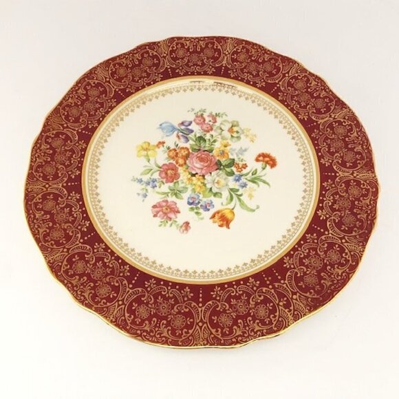 𝅺STEUBENVILLE 2032 Red Rim w/ Gold Filigree & Floral Center Dinner Plate - Picture 1 of 5